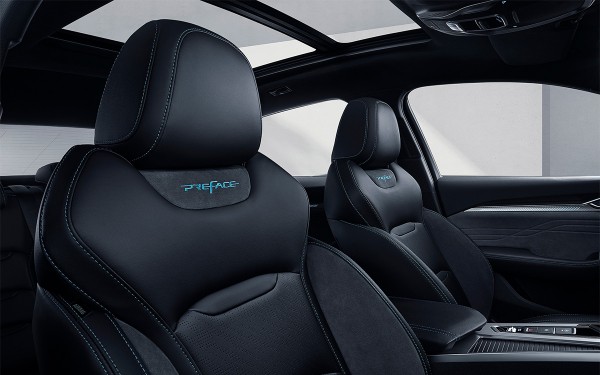 
Geely официально представил в России флагманский седан Preface. Фото
