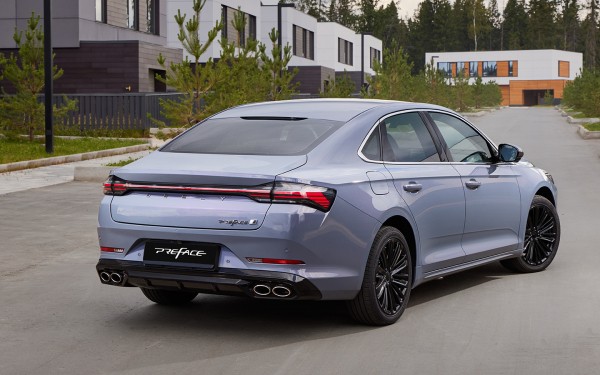 Geely назвал цены на флагманский седан Preface в России
Geely назвал цены на флагманский седан Preface в России