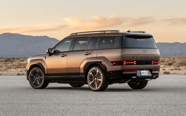 В Россию привезли новые Toyota Land Cruiser, BMW X1 и Aito M9. Цены В Россию привезли новые Toyota Land Cruiser, BMW X1 и Aito M9. Цены